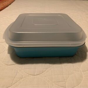Pampered Chef Blue Baking Pan with Lid